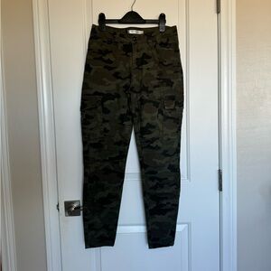 Women’s Medium Camouflage Pants